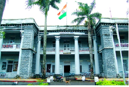 Checking of loan application today - Order of Collector | कर्जमाफीच्या अर्जांची आजपासून तपासणी--जिल्हाधिकाºयांचे आदेश Checking of loan application today - Order of Collector | कर्जमाफीच्या अर्जांची आजपासून तपासणी--जिल्हाधिकाºयांचे आदेश