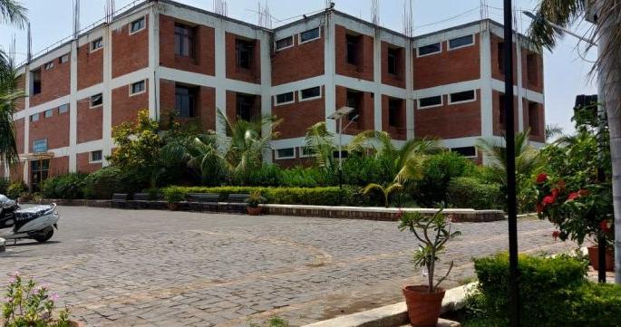 Two student injured in attack on college in Nagpur | नागपुरात कॉलेजवर हल्ला, दोन विद्यार्थी जखमी