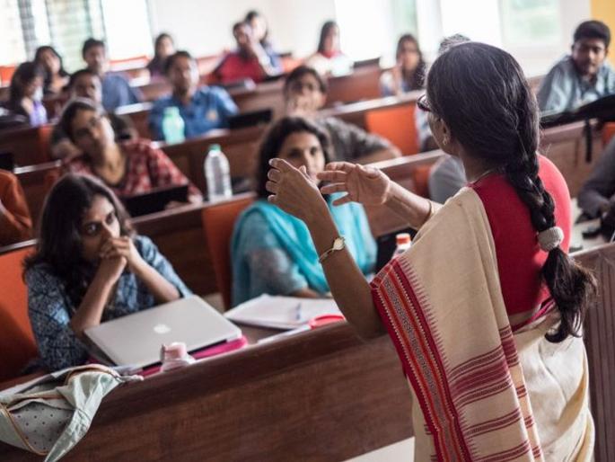 The daily economic cycle of engineering colleges deteriorated | अभियांत्रिकी महाविद्यालयांचे दैनंदिन अर्थचक्रच बिघडले, कोरोनामुळे महाविद्यालये अद्याप बंदच The daily economic cycle of engineering colleges deteriorated | अभियांत्रिकी महाविद्यालयांचे दैनंदिन अर्थचक्रच बिघडले, कोरोनामुळे महाविद्यालये अद्याप बंदच