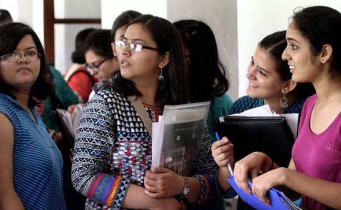 The list of Science Colleges of seven colleges is more than 85% | सोलापुरातील सात महाविद्यालयांच्या विज्ञान शाखेची गुणवत्ता यादी ८५ टक्क्यांपेक्षा अधिक The list of Science Colleges of seven colleges is more than 85% | सोलापुरातील सात महाविद्यालयांच्या विज्ञान शाखेची गुणवत्ता यादी ८५ टक्क्यांपेक्षा अधिक