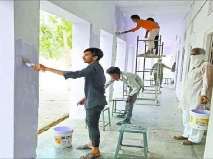 Good News; Color the classroom from the quarantined youth in the school building | Good News; शाळेच्या इमारतीत क्वारंटाईन झालेल्या युवकांकडून वर्गाला रंग Good News; Color the classroom from the quarantined youth in the school building | Good News; शाळेच्या इमारतीत क्वारंटाईन झालेल्या युवकांकडून वर्गाला रंग