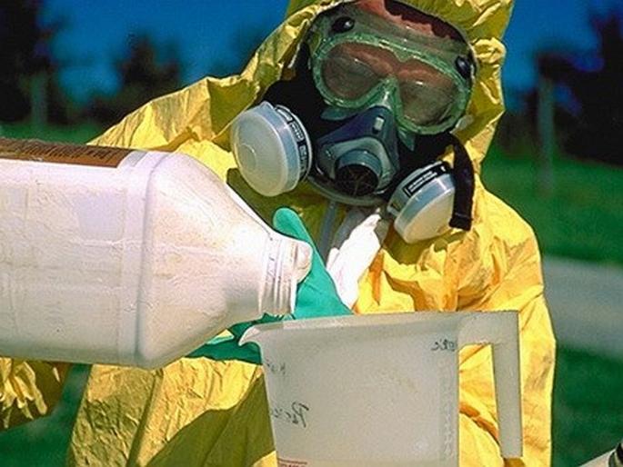 Combination of pesticides and herbicides can danger to crop; Agricultural scientist claims | कीडनाशक, तणनाशक औषधांच्या मिश्रणाने पिकांना धोका ; कृषी शास्त्रज्ञाचा दावा