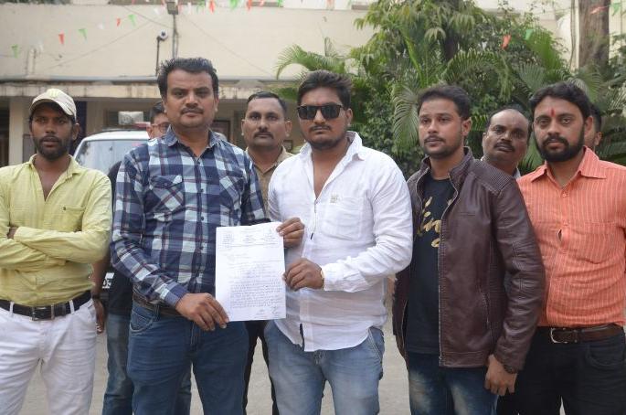 Complaint against the UP Chief Minister at Sitabuldi police station in Nagpur | यूपीच्या मुख्यमंत्र्यांविरुद्ध नागपूरच्या सीताबर्डी पोलिस ठाण्यात तक्रार Complaint against the UP Chief Minister at Sitabuldi police station in Nagpur | यूपीच्या मुख्यमंत्र्यांविरुद्ध नागपूरच्या सीताबर्डी पोलिस ठाण्यात तक्रार