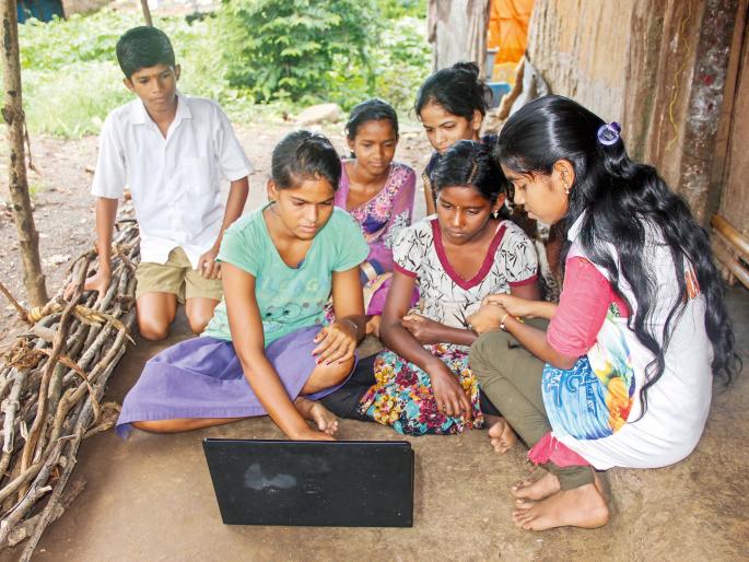 A Story about how two youngsters makes their village as digital village | दोन तरूण आपल्या गावाला डिजिटल करतात तेव्हा. A Story about how two youngsters makes their village as digital village | दोन तरूण आपल्या गावाला डिजिटल करतात तेव्हा.