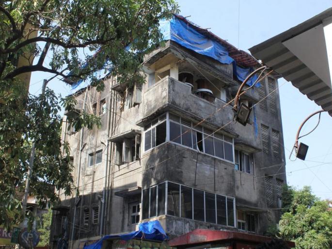 The court has convicted the government on the dangerous building | धोकादायक इमारतीप्रकरणी न्यायालयाने सरकारला खडसावले The court has convicted the government on the dangerous building | धोकादायक इमारतीप्रकरणी न्यायालयाने सरकारला खडसावले