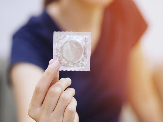 Provide free condoms to youth aged 18 to 25; France Decisions to reduce infection | १८ ते २५ वयोगटातील तरुणांना मोफत कंडोम देणार; संसर्ग कमी करण्यासाठी निर्णय Provide free condoms to youth aged 18 to 25; France Decisions to reduce infection | १८ ते २५ वयोगटातील तरुणांना मोफत कंडोम देणार; संसर्ग कमी करण्यासाठी निर्णय