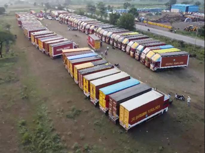 Community Lakshmi Pujan of 300 containers; Youth of Sangvi own 450 containers | ३०० कंटेनरचे सामूदायिक लक्ष्मीपूजन; सांगवीच्या तरुणांकडे ४५० कंटेनरची मालकी Community Lakshmi Pujan of 300 containers; Youth of Sangvi own 450 containers | ३०० कंटेनरचे सामूदायिक लक्ष्मीपूजन; सांगवीच्या तरुणांकडे ४५० कंटेनरची मालकी