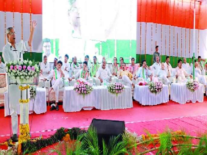 The need for consolidated parties to come together against Modi | मोदींविरोधात समविचारी पक्षांनी एकत्र येण्याची गरज