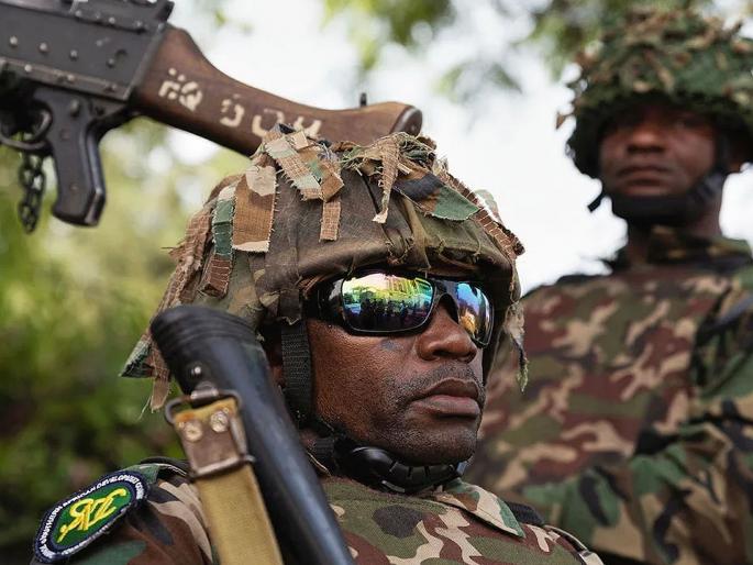 Big news! M23 Rebels capture Congo's Goma city; 80 Indian peacekeepers trapped in heavy gunfire | मोठी बातमी! काँगोच्या गोमा शहरावर बंडखोरांचा कब्जा; प्रचंड गोळीबारात भारताचे ८० शांती सैनिक अडकले Big news! M23 Rebels capture Congo's Goma city; 80 Indian peacekeepers trapped in heavy gunfire | मोठी बातमी! काँगोच्या गोमा शहरावर बंडखोरांचा कब्जा; प्रचंड गोळीबारात भारताचे ८० शांती सैनिक अडकले