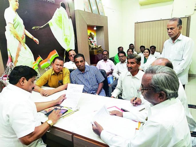 Congress angry at municipal corporation in Nagpur | नागपुरात काँग्रेसच्या जनता दरबारात महापालिकेवर रोष  Congress angry at municipal corporation in Nagpur | नागपुरात काँग्रेसच्या जनता दरबारात महापालिकेवर रोष