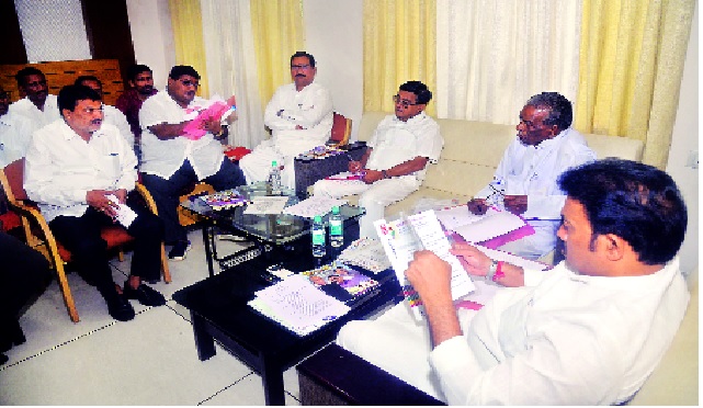 Demonstration of the power of the guests in the ponds, in the malls, in the fields | वहिनींचे तळ्यात-मळ्यात, मेहुण्या-पाहुण्यांचे शक्तिप्रदर्शन Demonstration of the power of the guests in the ponds, in the malls, in the fields | वहिनींचे तळ्यात-मळ्यात, मेहुण्या-पाहुण्यांचे शक्तिप्रदर्शन