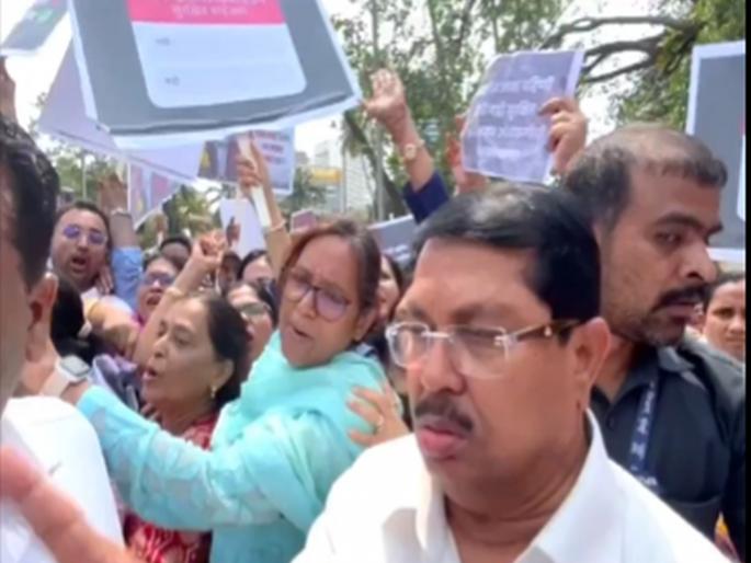 In the case of Badlapur atrocities, Congress was aggressive and surrounded the government by marching on the Mantralaya | बदलापूर अत्याचार प्रकरणी काँग्रेस आक्रमक, मंत्रालयावर धडक मोर्चा काढत सरकारला घेरले In the case of Badlapur atrocities, Congress was aggressive and surrounded the government by marching on the Mantralaya | बदलापूर अत्याचार प्रकरणी काँग्रेस आक्रमक, मंत्रालयावर धडक मोर्चा काढत सरकारला घेरले