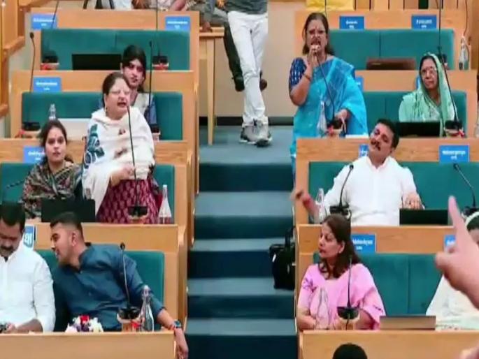‘If your father has the guts, show him Vande Mataram from us’, Congress corporator challenges BJP, uproar in Indore Municipal Corporation | ‘तुमच्या बापात दम असेल तर आमच्याकडून वंदे मातरम् वदवून दाखवा’, काँग्रेस नगरसेविकेचं भाजपाला अव्हान, इंदूर महानगरपालिकेत गदारोळ ‘If your father has the guts, show him Vande Mataram from us’, Congress corporator challenges BJP, uproar in Indore Municipal Corporation | ‘तुमच्या बापात दम असेल तर आमच्याकडून वंदे मातरम् वदवून दाखवा’, काँग्रेस नगरसेविकेचं भाजपाला अव्हान, इंदूर महानगरपालिकेत गदारोळ