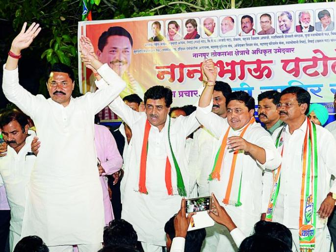 Modi came and made an April Fool: Ashok Chavan's criticism | मोदी आले अन् एप्रिल फूल बनवून गेले : अशोक चव्हाण यांची बोचरी टीका Modi came and made an April Fool: Ashok Chavan's criticism | मोदी आले अन् एप्रिल फूल बनवून गेले : अशोक चव्हाण यांची बोचरी टीका