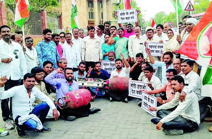 Youth Congress on street against inflation in Nagpur | नागपुरात महागाई विरोधात युवक काँग्रेस रस्त्यावर