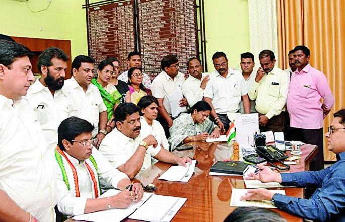 Doubt in the voter list, double the thousands of names | मतदार यादीत घोळ , हजारो नावे डबल