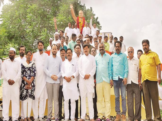 'Bigger on party life and then go out to eat dung' | 'पक्षाच्या जीवावर मोठे होता आणि नंतर शेण खायला दुसरीकडे जाता'