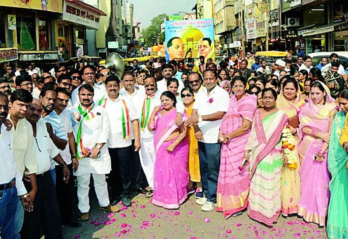 Congress party workers take oath for strong party in Nagpur | नागपुरात काँग्रेसच्या कार्यकर्त्यांनी घेतली पक्ष मजबुतीची शपथ Congress party workers take oath for strong party in Nagpur | नागपुरात काँग्रेसच्या कार्यकर्त्यांनी घेतली पक्ष मजबुतीची शपथ