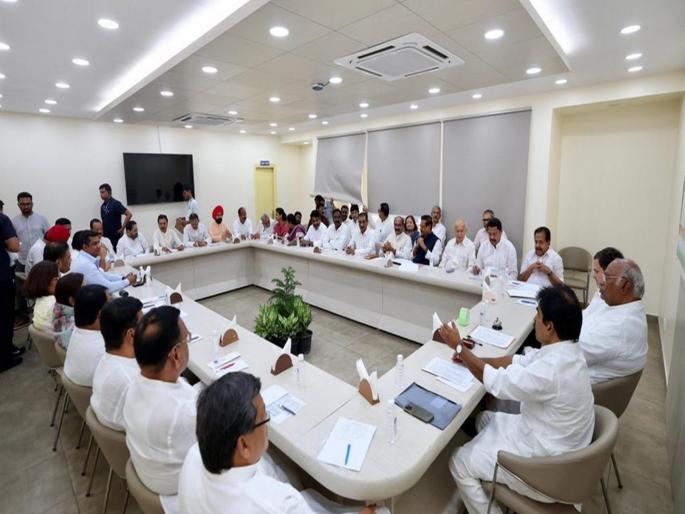 Congress on Action Mode for Maharashtra Assembly election A team of 10 members of the party was appointed for the seat allocation of Mva | महाराष्ट्र विधानसभेसाठी काँग्रेस 'ॲक्शन मोड'वर; मविआच्या जागावाटपासाठी नेमली पक्षातील १० जणांची समिती Congress on Action Mode for Maharashtra Assembly election A team of 10 members of the party was appointed for the seat allocation of Mva | महाराष्ट्र विधानसभेसाठी काँग्रेस 'ॲक्शन मोड'वर; मविआच्या जागावाटपासाठी नेमली पक्षातील १० जणांची समिती