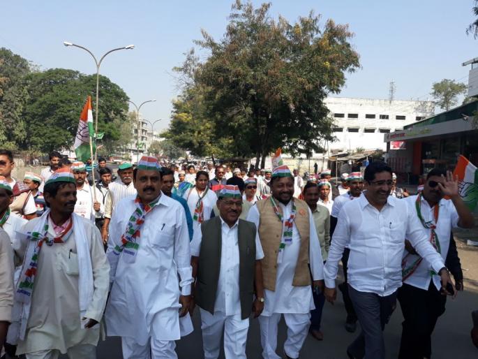 Thousands of party workers from NCP-Congress for Janakrosh-Hallabol rally gatherd | ‘जनआक्रोश- हल्लाबोल’ मोर्चासाठी काँग्रेस- राष्ट्रवादीच्या हजारो कार्यकर्त्यांची गर्दी