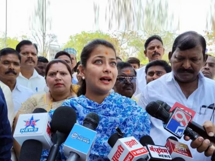 congress praniti shinde criticized state mahayuti and central nda govt | “दिलेली वचने सरकार पूर्ण करत नाही, देश हळूहळू हिटलरशाहीकडे...”; प्रणिती शिंदेंची टीका congress praniti shinde criticized state mahayuti and central nda govt | “दिलेली वचने सरकार पूर्ण करत नाही, देश हळूहळू हिटलरशाहीकडे...”; प्रणिती शिंदेंची टीका