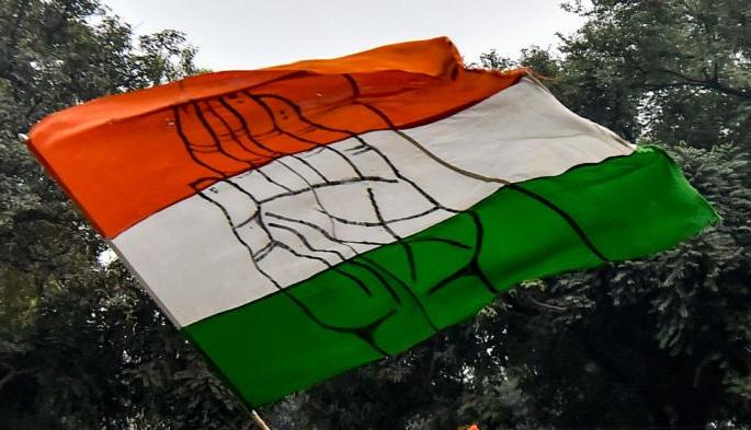Obstacles in election of new president of district Congress | काँग्रेसने राजीनामे घेतले पण नव्या अध्यक्षांच्या निवडीत अडथळा Obstacles in election of new president of district Congress | काँग्रेसने राजीनामे घेतले पण नव्या अध्यक्षांच्या निवडीत अडथळा