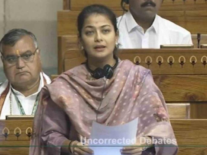 Discussion in Parliament on reservation for Maratha and Dhangar community; What did Solapur MP Praniti Shinde say?  | मराठा व धनगर समाजाच्या आरक्षणावर संसदेत चर्चा; काय म्हणाल्या सोलापूरच्या खासदार प्रणिती शिंदे ?  Discussion in Parliament on reservation for Maratha and Dhangar community; What did Solapur MP Praniti Shinde say?  | मराठा व धनगर समाजाच्या आरक्षणावर संसदेत चर्चा; काय म्हणाल्या सोलापूरच्या खासदार प्रणिती शिंदे ?