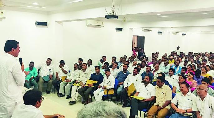 Vigilance alert for Congress workers | काँग्रेसकडून कार्यकर्त्यांना सतर्कतेचा इशारा Vigilance alert for Congress workers | काँग्रेसकडून कार्यकर्त्यांना सतर्कतेचा इशारा