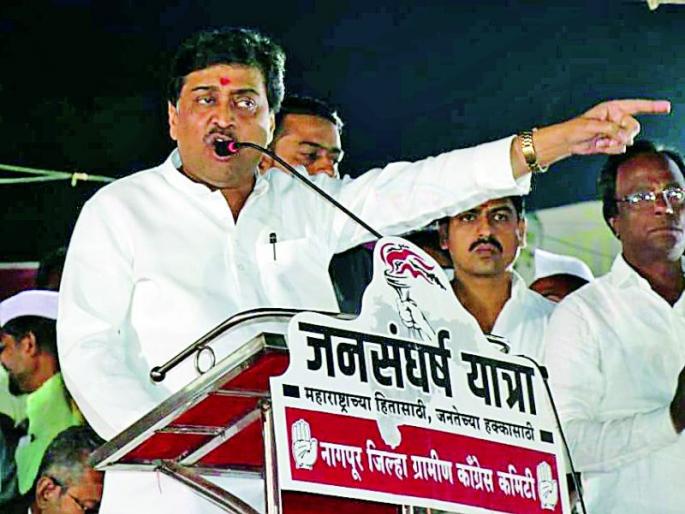 Jumlebaji due to Fear of defeat; Ashok Chavan's criticism | पराभवाच्या भीतीपोटी जुमलेबाजी ; अशोक चव्हाण यांची टीका Jumlebaji due to Fear of defeat; Ashok Chavan's criticism | पराभवाच्या भीतीपोटी जुमलेबाजी ; अशोक चव्हाण यांची टीका