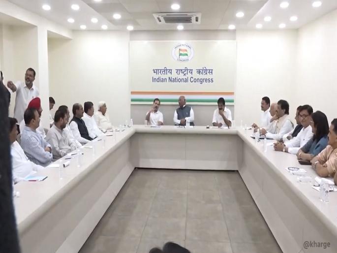 Maharashtra Politics : Maharashtra Congress leaders in Delhi; Important meeting with Kharge-Gandhi, Nana Patole said... | महाराष्ट्रातील दिग्गज काँग्रेस नेते दिल्लीत; खर्गे-गांधींसोबत महत्वाची बैठक, नाना पटोले म्हणाले... Maharashtra Politics : Maharashtra Congress leaders in Delhi; Important meeting with Kharge-Gandhi, Nana Patole said... | महाराष्ट्रातील दिग्गज काँग्रेस नेते दिल्लीत; खर्गे-गांधींसोबत महत्वाची बैठक, नाना पटोले म्हणाले...