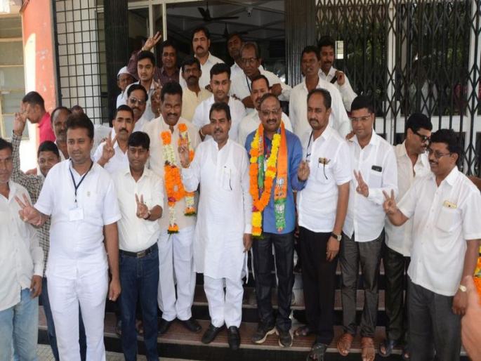 Congress, NCP domination in DPDC elections in Dhule | धुळ्य़ात डीपीडीसी निवडणुकीत कॉँग्रेस, राष्ट्रवादीचे वर्चस्व Congress, NCP domination in DPDC elections in Dhule | धुळ्य़ात डीपीडीसी निवडणुकीत कॉँग्रेस, राष्ट्रवादीचे वर्चस्व