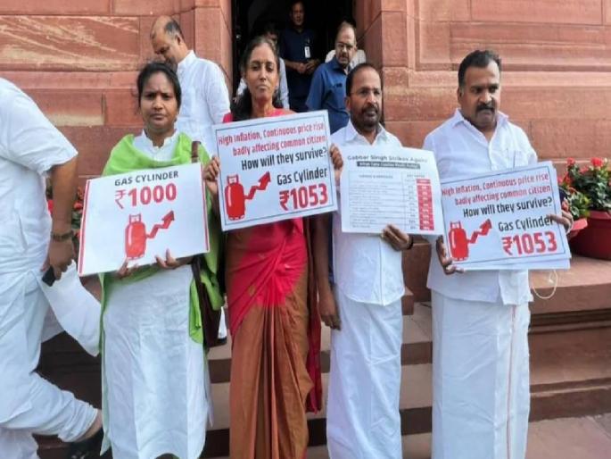 Monsoon Session | 4 Congress Lok Sabha MP's including Manickam Tagore, Ramya Haridas, Jothimani and TN Prathapan suspended for the entire Monsoon session | Monsoon Session: संसद परिसरातील निदर्शने भोवली; काँग्रेसचे 4 खासदार संपूर्ण अधिवेशनातून निलंबित Monsoon Session | 4 Congress Lok Sabha MP's including Manickam Tagore, Ramya Haridas, Jothimani and TN Prathapan suspended for the entire Monsoon session | Monsoon Session: संसद परिसरातील निदर्शने भोवली; काँग्रेसचे 4 खासदार संपूर्ण अधिवेशनातून निलंबित