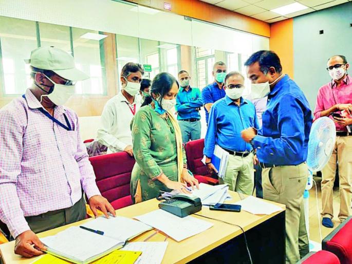 It is mandatory to admit the patients sent by the control room | कंट्रोल रूमने पाठविलेल्या रुग्णांना दाखल करणे बंधनकारक It is mandatory to admit the patients sent by the control room | कंट्रोल रूमने पाठविलेल्या रुग्णांना दाखल करणे बंधनकारक