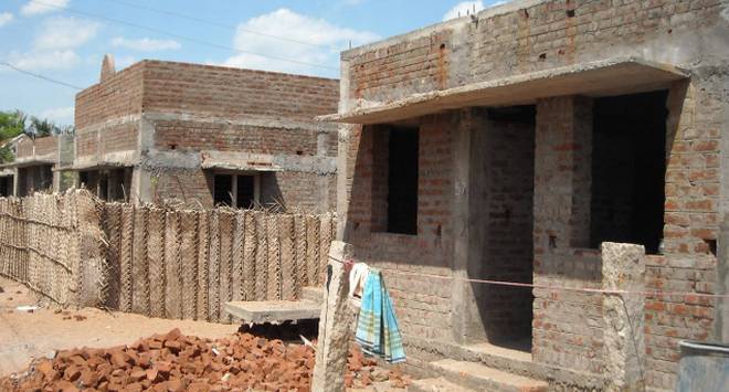 Construction of houses stopped due to unavalabality of sand district of Washim | वाशिम जिल्ह्यात रेतीअभावी घरांचे बांधकाम ठप्प!