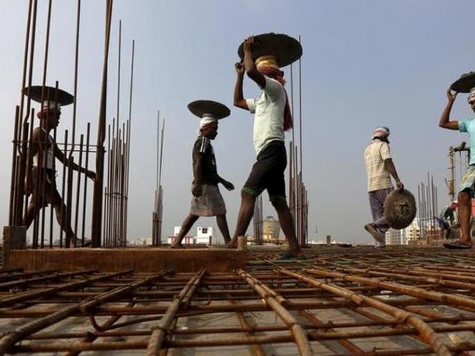 Mumbai metropolitan workers deprived of government assistance; 393 crore in six divisions of the state | मुंबई महानगरातील मजूर सरकारी मदतीपासून वंचित; राज्यातील सहा विभागांमध्ये ३९३ कोटींचे वाटप Mumbai metropolitan workers deprived of government assistance; 393 crore in six divisions of the state | मुंबई महानगरातील मजूर सरकारी मदतीपासून वंचित; राज्यातील सहा विभागांमध्ये ३९३ कोटींचे वाटप