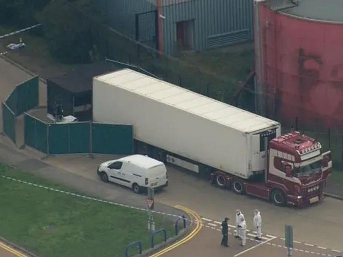 Shocking! 39 Death bodies found in truck container, driver arrested | धक्कादायक! कंटेनरमध्ये सापडले 39 मृतदेह, ड्रायव्हर अटकेत Shocking! 39 Death bodies found in truck container, driver arrested | धक्कादायक! कंटेनरमध्ये सापडले 39 मृतदेह, ड्रायव्हर अटकेत