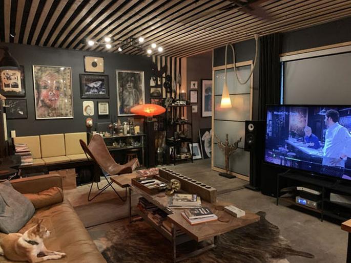 Texas man uses shipping containers to build his dream house | बाहेरून बघाल तर फक्त कन्टेनर आतून बघाल आलिशान घर, हे कमाल घर बघून व्हाल थक्क! Texas man uses shipping containers to build his dream house | बाहेरून बघाल तर फक्त कन्टेनर आतून बघाल आलिशान घर, हे कमाल घर बघून व्हाल थक्क!