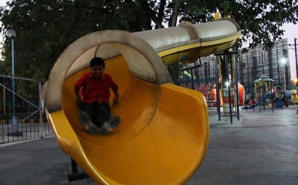 Delete the toys of contractors from Dharampeth Children Park in Nagpur | नागपूरच्या धरमपेठ चिल्ड्रेन पार्कमधील कंत्राटदारांची खेळणी हटवा Delete the toys of contractors from Dharampeth Children Park in Nagpur | नागपूरच्या धरमपेठ चिल्ड्रेन पार्कमधील कंत्राटदारांची खेळणी हटवा