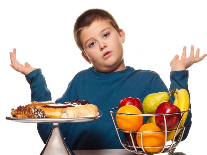Weight of the child is increasing with these ways control kids weight | लहान मुलाचं वजन जास्त वाढतंय? या गोष्टींनी करा कंट्रोल Weight of the child is increasing with these ways control kids weight | लहान मुलाचं वजन जास्त वाढतंय? या गोष्टींनी करा कंट्रोल