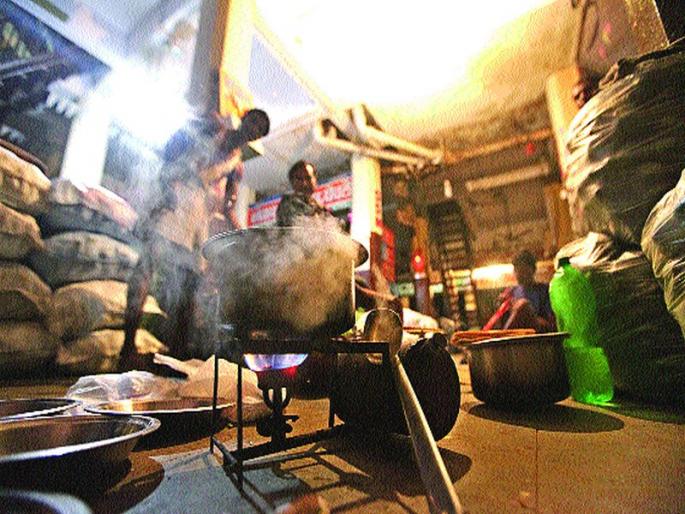 Fire extinguishers from small businessmen; Depression about safety rules, gas usage with stove unauthorized | लघुउद्योजकांकडून अग्निसुरक्षेला हरताळ; सुरक्षा नियमांबाबत उदासीनता, अनधिकृतपणे स्टोव्हसह गॅसचा वापर Fire extinguishers from small businessmen; Depression about safety rules, gas usage with stove unauthorized | लघुउद्योजकांकडून अग्निसुरक्षेला हरताळ; सुरक्षा नियमांबाबत उदासीनता, अनधिकृतपणे स्टोव्हसह गॅसचा वापर