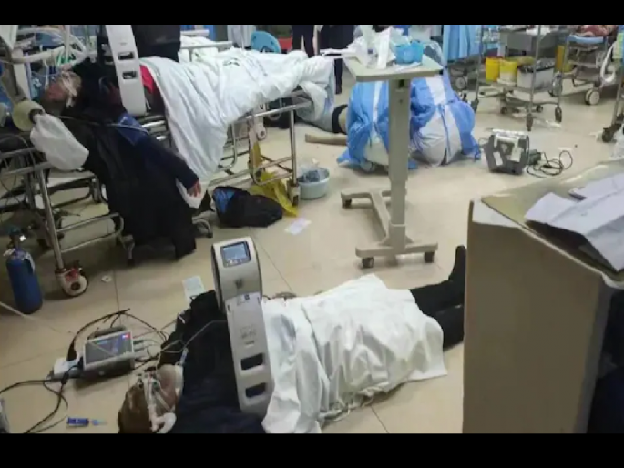Video: Shocking videos! Patients can't find beds, doctor faints; outbreak of Corona in China | Video: धक्कादायक! रुग्णांना जागा मिळेना, डॉक्टर बेशुद्ध पडताहेत; चीनमध्ये कोरोनाचा असा प्रकोप Video: Shocking videos! Patients can't find beds, doctor faints; outbreak of Corona in China | Video: धक्कादायक! रुग्णांना जागा मिळेना, डॉक्टर बेशुद्ध पडताहेत; चीनमध्ये कोरोनाचा असा प्रकोप