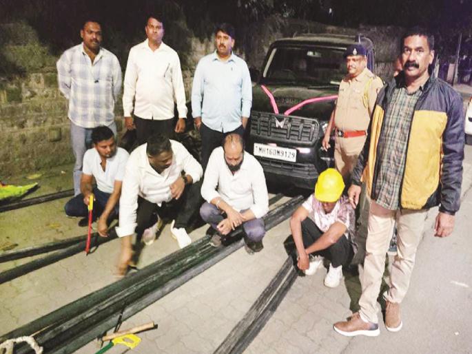 Attempt to steal BSNL copper wire worth Rs 3 lakhs by pretending to be a contractor | कंत्राटदार असल्याचे सांगत बीएसएनएलचे ३ लाखांचे कॉपर वायर चोरण्याचा प्रयत्न Attempt to steal BSNL copper wire worth Rs 3 lakhs by pretending to be a contractor | कंत्राटदार असल्याचे सांगत बीएसएनएलचे ३ लाखांचे कॉपर वायर चोरण्याचा प्रयत्न