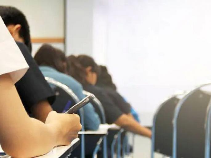 dummy exam writer was discovered in the recruitment process took the exam with a microphone attached to his ear | भरती प्रक्रियेत सापडला 'मुन्नाभाई', मायक्रोफोन कानाला लावून डमी उमेदवाराने दिली परीक्षा dummy exam writer was discovered in the recruitment process took the exam with a microphone attached to his ear | भरती प्रक्रियेत सापडला 'मुन्नाभाई', मायक्रोफोन कानाला लावून डमी उमेदवाराने दिली परीक्षा