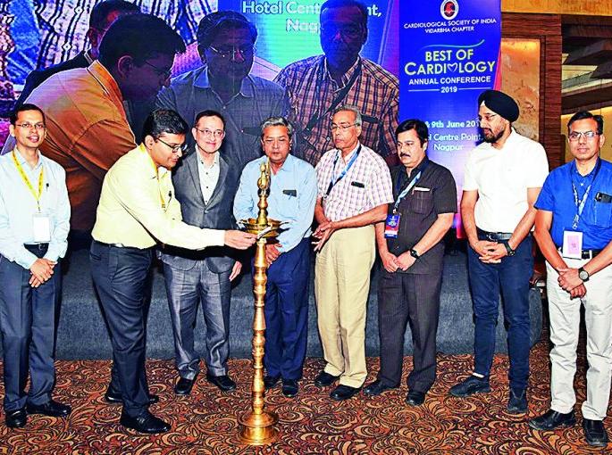 Dangerous to take medication yourself on heart disease | हृदय रोगावर स्वत:हून औषधी घेणे धोकादायक