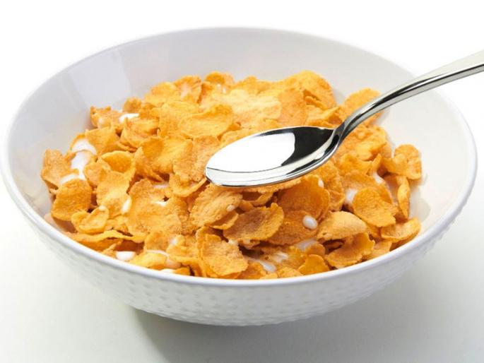 Are corn flakes healthy for weight loss? | वजन कमी करण्यासाठी कॉर्न फ्लेक्स हा पौष्टिक नाश्ता आहे?; जाणून घ्या खरं उत्तर Are corn flakes healthy for weight loss? | वजन कमी करण्यासाठी कॉर्न फ्लेक्स हा पौष्टिक नाश्ता आहे?; जाणून घ्या खरं उत्तर