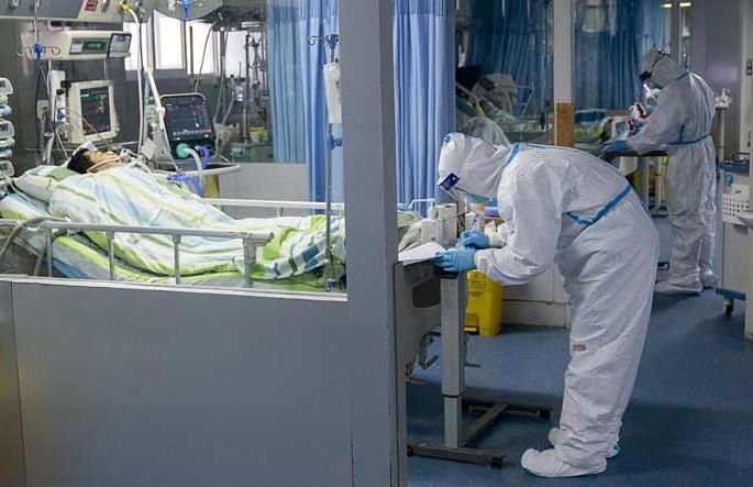 coronavirus: 1321 death in United States due to corona virus in a day BKP | coronavirus : इटली, स्पेननंतर अमेरिकेत कोरोनाचा प्रकोप, एका दिवसात गेले इतके बळी coronavirus: 1321 death in United States due to corona virus in a day BKP | coronavirus : इटली, स्पेननंतर अमेरिकेत कोरोनाचा प्रकोप, एका दिवसात गेले इतके बळी