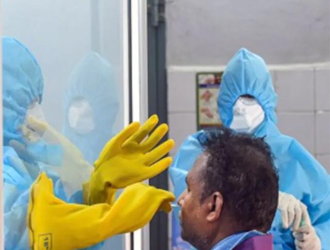 Corona infestation in Solapur district is 10,000 ..! | संसर्ग वाढला; सोलापूर जिल्ह्यातील कोरोनाबाधिताचा आकडा १० हजार पाऱ..! Corona infestation in Solapur district is 10,000 ..! | संसर्ग वाढला; सोलापूर जिल्ह्यातील कोरोनाबाधिताचा आकडा १० हजार पाऱ..!