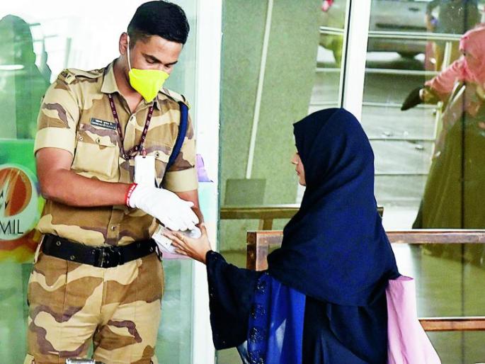 Coronavirus : Shocking! Travelers from Dubai do not have checks | Coronavirus: धक्कादायक! दुबईतून आलेल्या प्रवाशांची तपासणीच नाही Coronavirus : Shocking! Travelers from Dubai do not have checks | Coronavirus: धक्कादायक! दुबईतून आलेल्या प्रवाशांची तपासणीच नाही