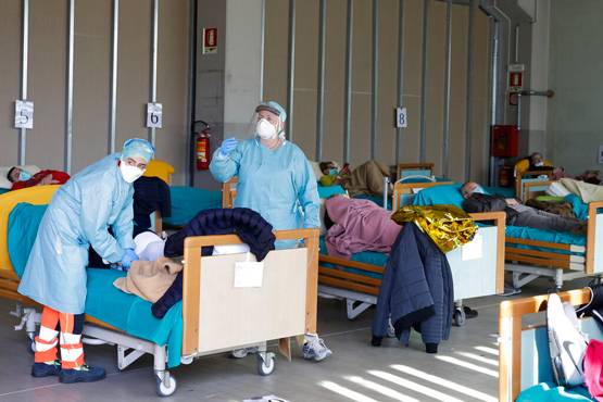 Coronavirus: Shocking! 21-year-old girl in UK died due to Corona virus pnm | Coronavirus: धक्कादायक! कोरोनामुळे २१ वर्षीय तरुणीचा मृत्यू; वयोवृद्ध, बालकांसह युवकांनाही वाढला धोका Coronavirus: Shocking! 21-year-old girl in UK died due to Corona virus pnm | Coronavirus: धक्कादायक! कोरोनामुळे २१ वर्षीय तरुणीचा मृत्यू; वयोवृद्ध, बालकांसह युवकांनाही वाढला धोका
