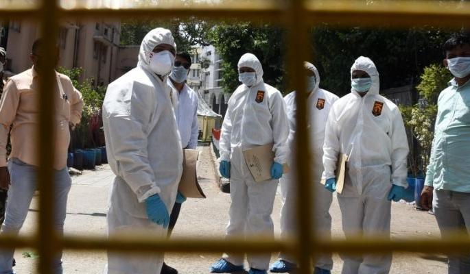 Corona Cases in Akola: Slight decline in patient numbers | Corona Cases in Akola : रुग्णसंख्येत किंचीत घसरण; अकाेलेकरांना दिलासा Corona Cases in Akola: Slight decline in patient numbers | Corona Cases in Akola : रुग्णसंख्येत किंचीत घसरण; अकाेलेकरांना दिलासा